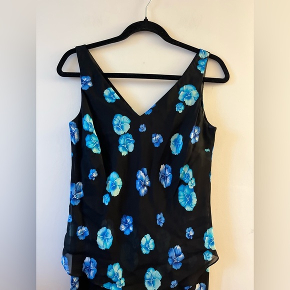 Evan-Picone Floral V-neck Midi tiered dress - Picture 2 of 9